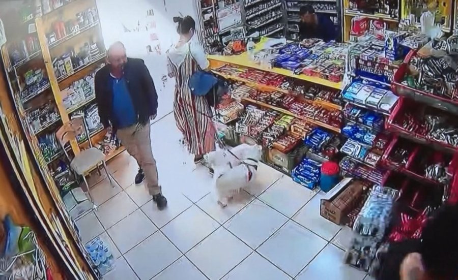 Marketteki Köpeğe Sebepsiz Yere Tekme Attı, Kamera Kaydını İzleyen Genç Kadının Ağzı Açık Kaldı