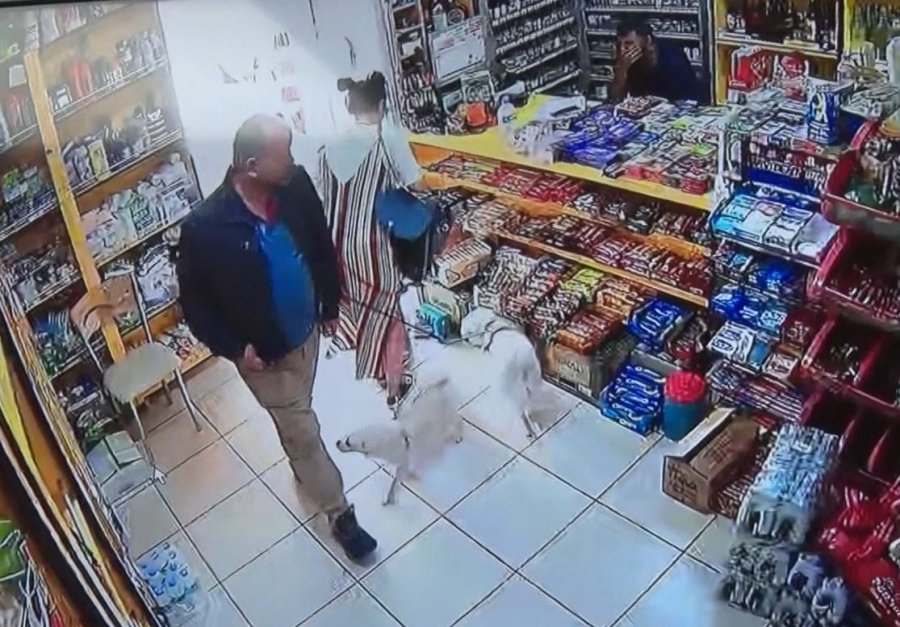 Marketteki Köpeğe Sebepsiz Yere Tekme Attı, Kamera Kaydını İzleyen Genç Kadının Ağzı Açık Kaldı