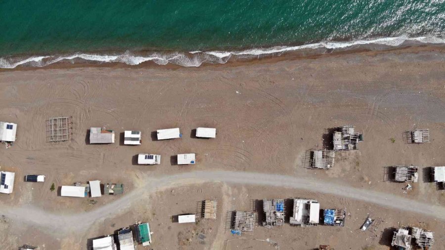 5 Yıldızlı Otellere Komşu Denize Sıfır Çardaklarda Yıkım Sessizliği