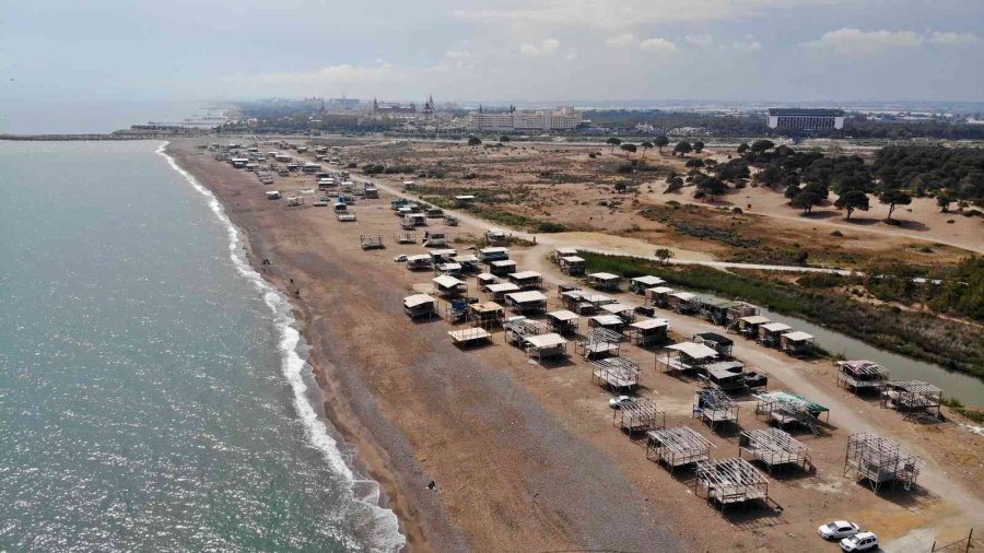 5 Yıldızlı Otellere Komşu Denize Sıfır Çardaklarda Yıkım Sessizliği