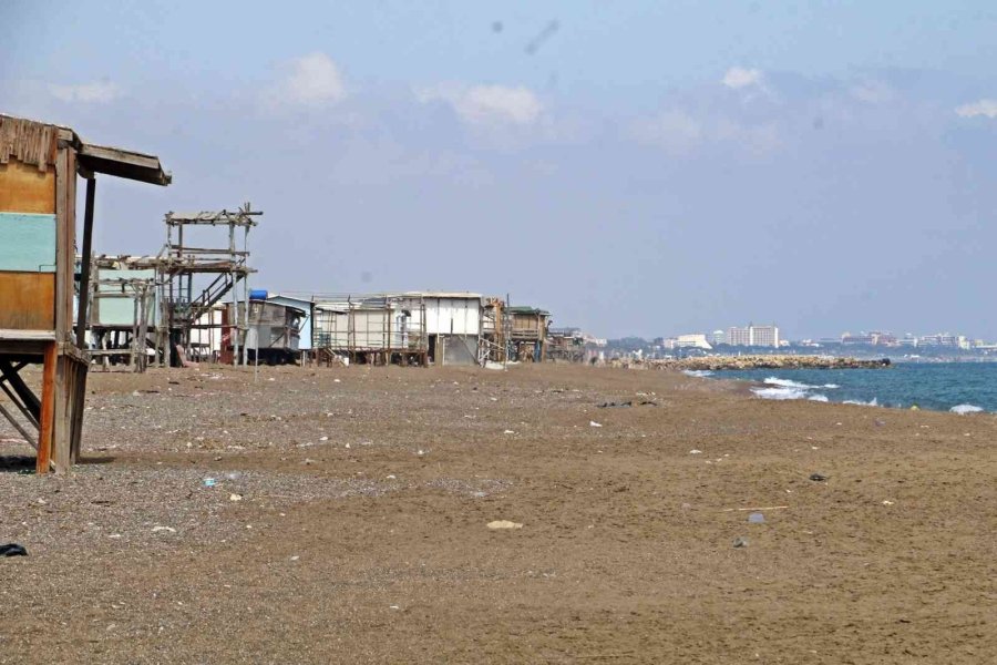 5 Yıldızlı Otellere Komşu Denize Sıfır Çardaklarda Yıkım Sessizliği