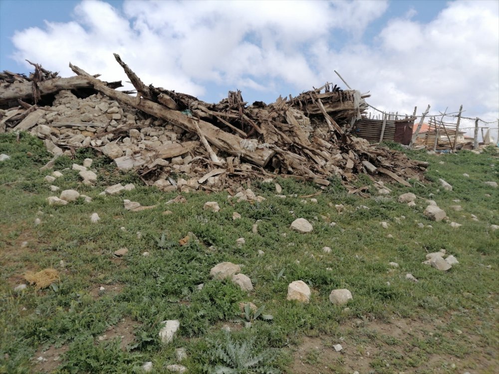 Karaman'da Çöken Ağılda 12 Kuzu Telef Oldu