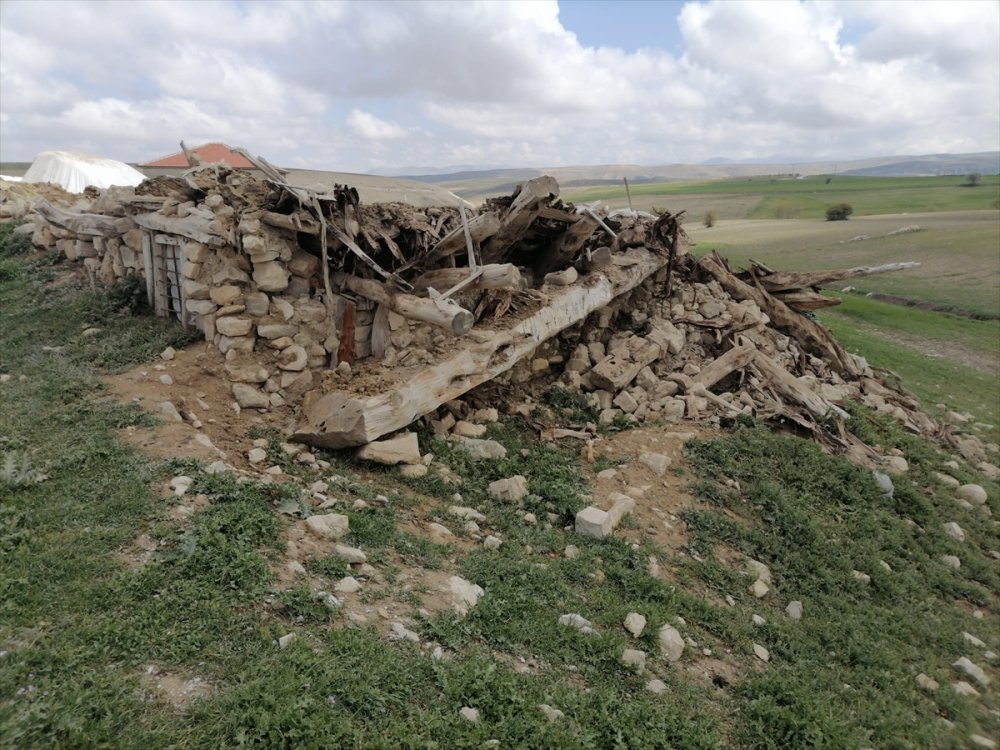 Karaman'da Çöken Ağılda 12 Kuzu Telef Oldu