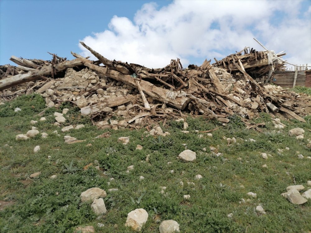 Karaman'da Çöken Ağılda 12 Kuzu Telef Oldu
