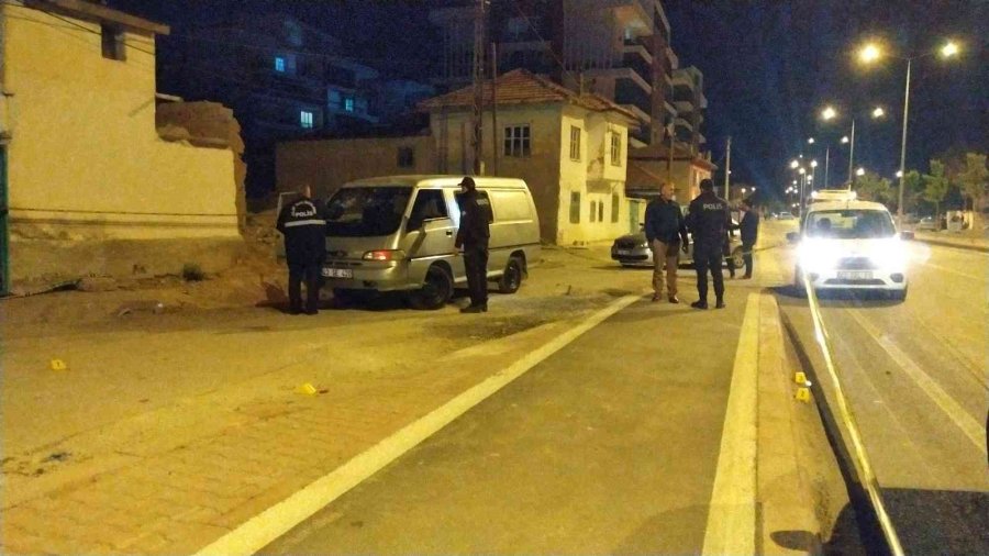 Sokak Ortasında Silahlı Kavga: 3 Yaralı