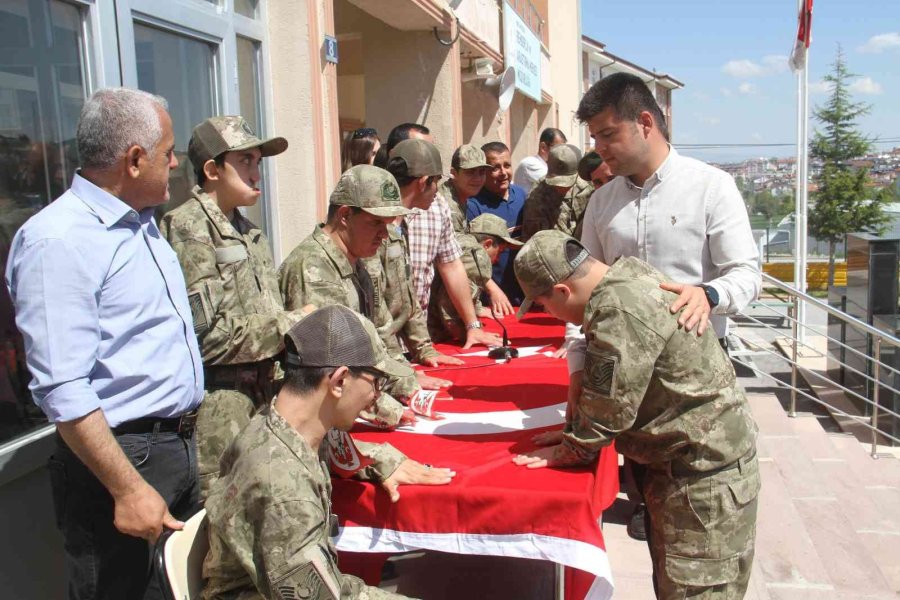 Özel Öğrenci Kınalı Kuzuların Temsili Askerlik Coşkusu