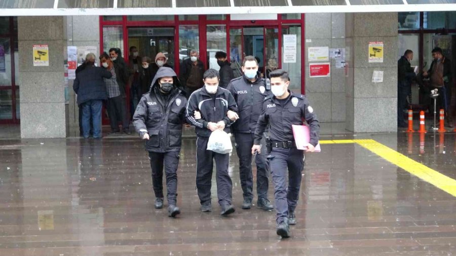 Mutfak Tüplerine Dadanan Hırsız Polisten Kaçamadı