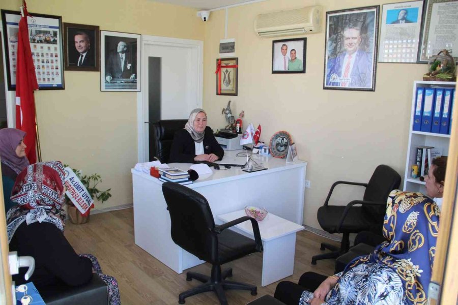 Görev Başında Vefat Eden Eşinin Yerine Seçildiği Muhtarlıkta 24 Saat Mesaide