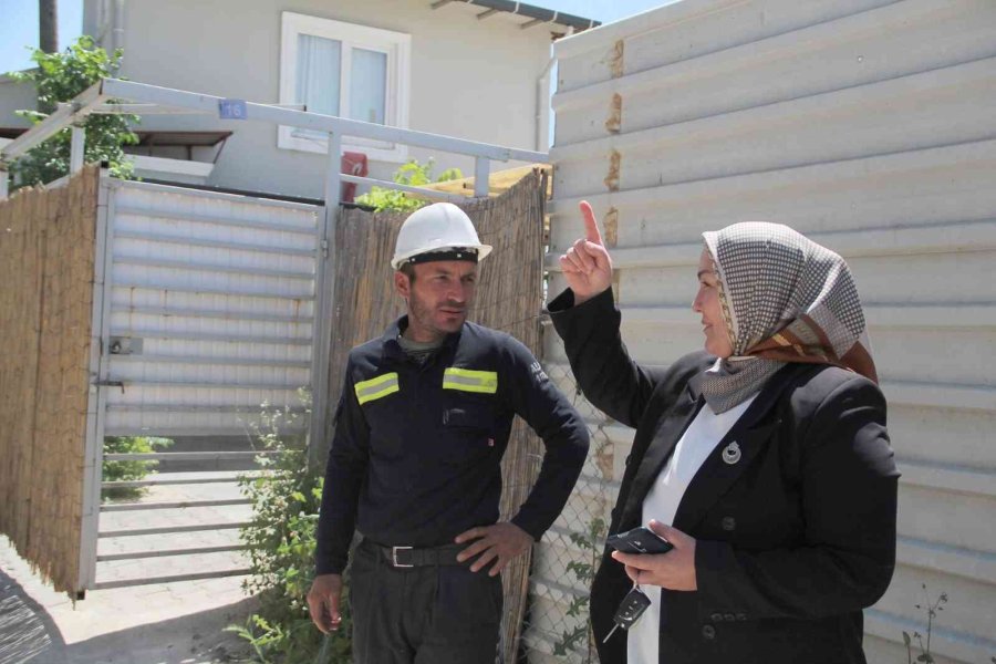 Görev Başında Vefat Eden Eşinin Yerine Seçildiği Muhtarlıkta 24 Saat Mesaide