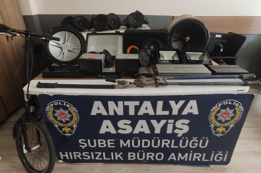 Pişkin Hırsızdan Gazetecilere: "çek Çek Antalya Yakışıklı Görsün"