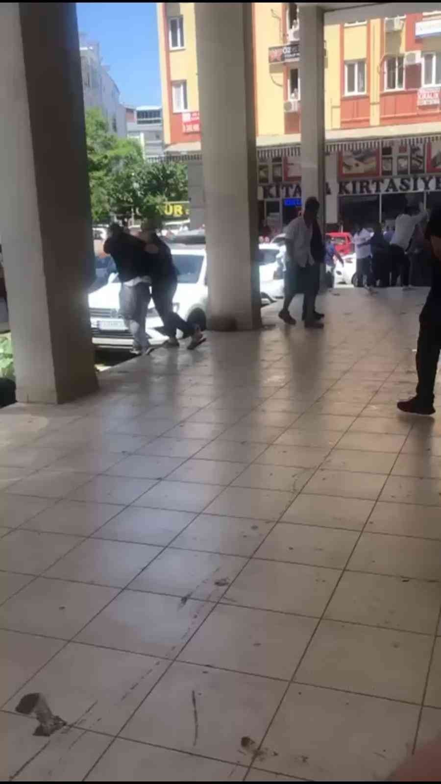 Tapu Kavgasında Taş Ve Sopalar Konuştu: 10 Yaralı, 8 Gözaltı