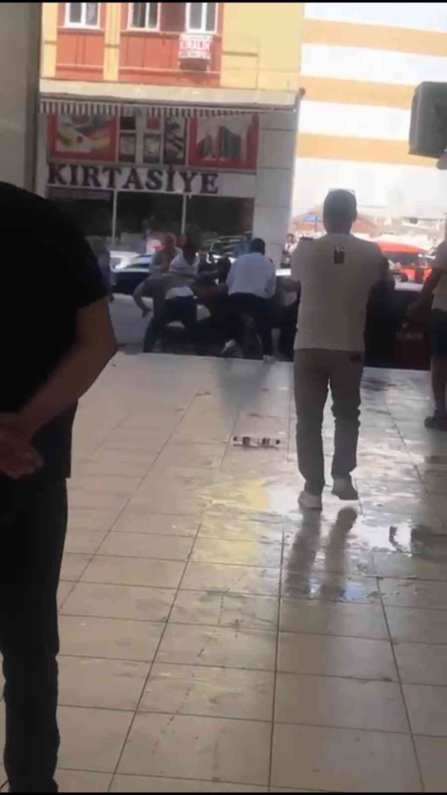 Tapu Kavgasında Taş Ve Sopalar Konuştu: 10 Yaralı, 8 Gözaltı