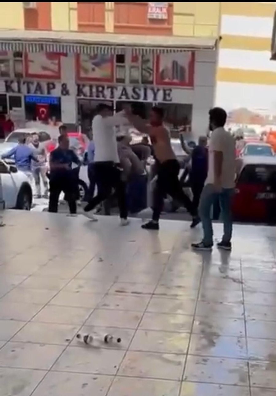 Tapu Kavgasında Taş Ve Sopalar Konuştu: 10 Yaralı, 8 Gözaltı