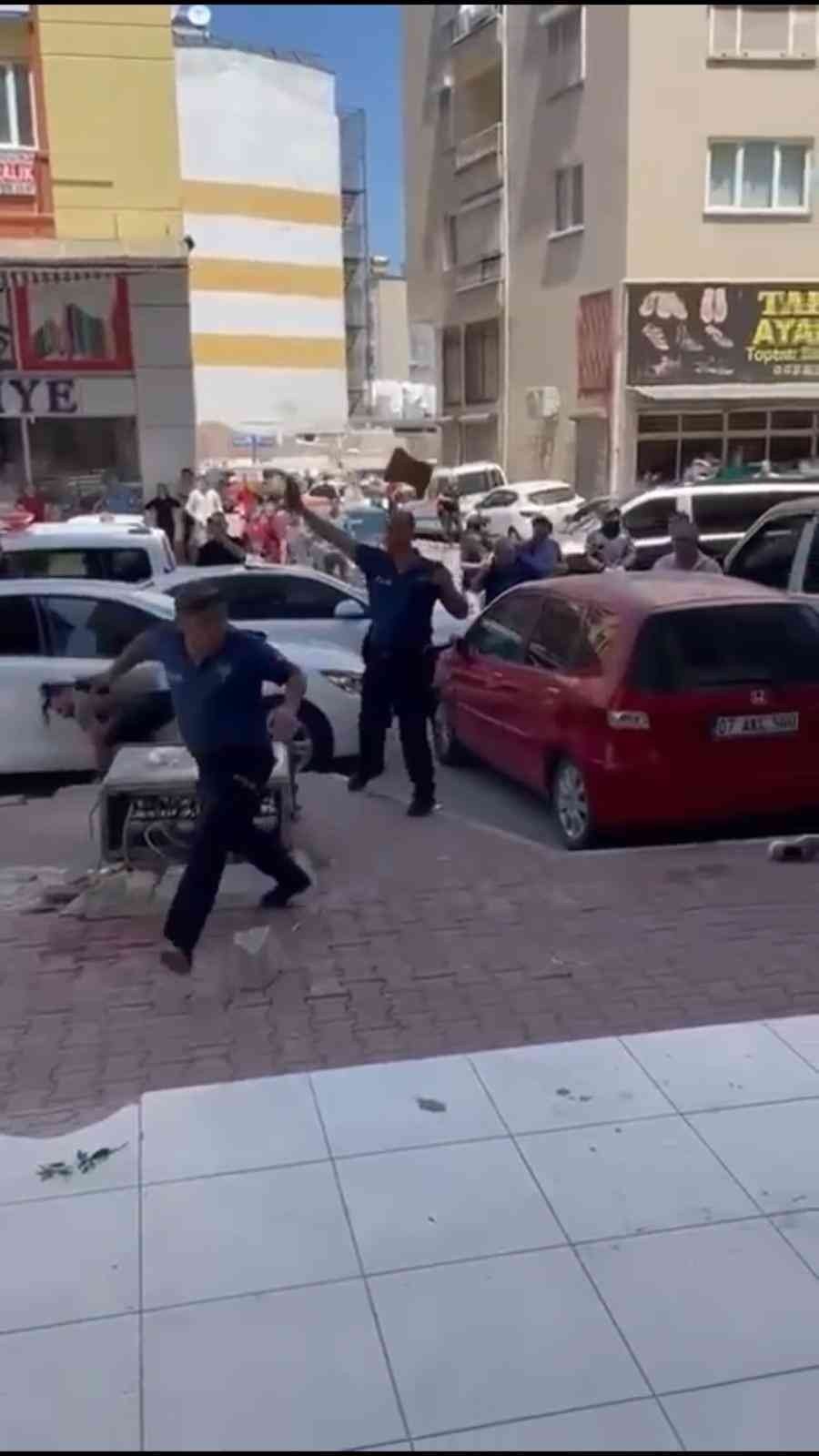 Tapu Kavgasında Taş Ve Sopalar Konuştu: 10 Yaralı, 8 Gözaltı