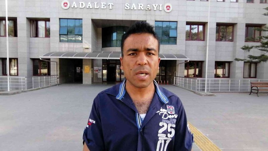 Telefon Dolandırıcılarına Para Kaptırmaktan Yaşlı Teyzenin ‘fırçası’ Sayesinde Kurtuldu