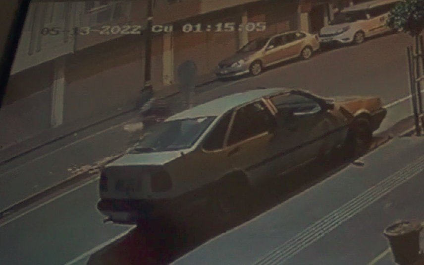 Aydınlatma Direğine Ve Trafik Levhasına Çarpan Motosiklet Sürücüsü, Hastanede Yaşam Mücadelesi Veriyor