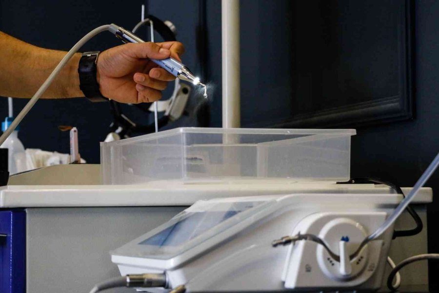 Op. Dr. Deniz Dilek: “piezo Bir Ameliyat Tekniği Değil, Ameliyatta Kullanılan Bir Cihaz”