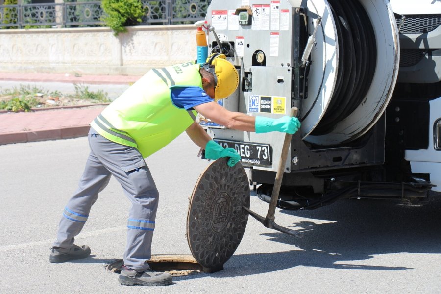 Koski Taşkın Riskine Karşı Kombine Araçlarla Kanal Temizliği Yapıyor