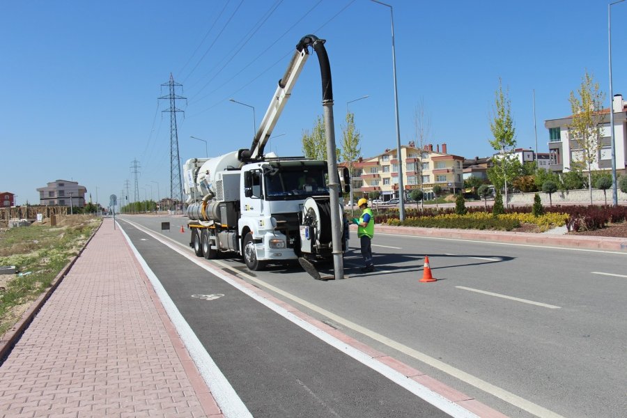 Koski Taşkın Riskine Karşı Kombine Araçlarla Kanal Temizliği Yapıyor
