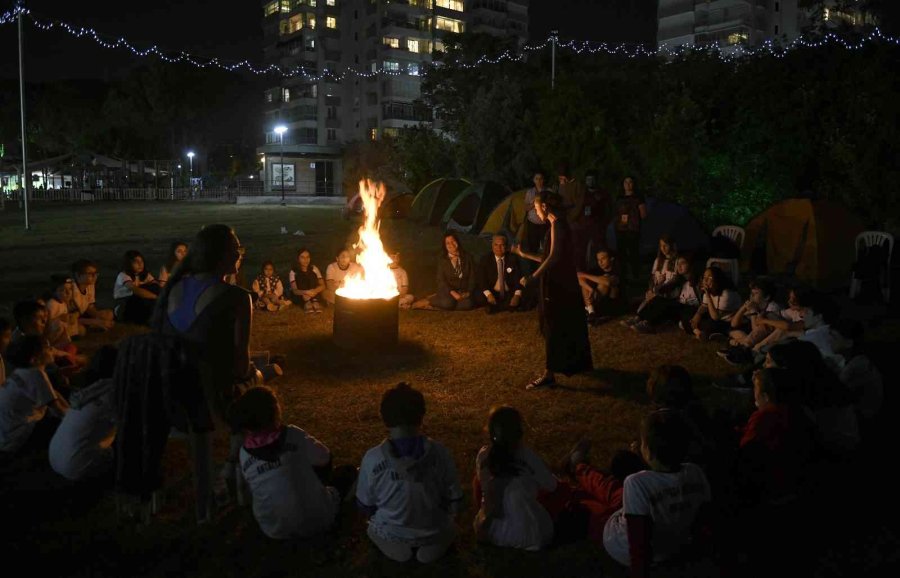 Kamp Ateşi Etrafında Buluştular