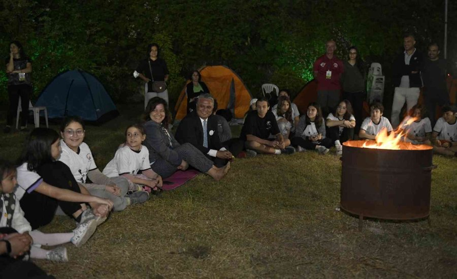 Kamp Ateşi Etrafında Buluştular