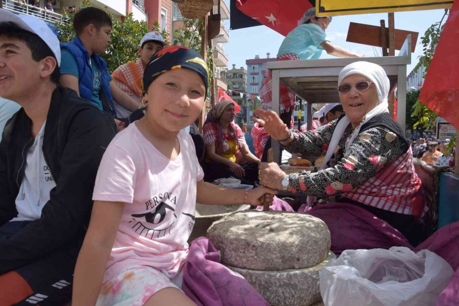 Yörük Göçü Korteji Renkli Görüntülere Sahne Oldu