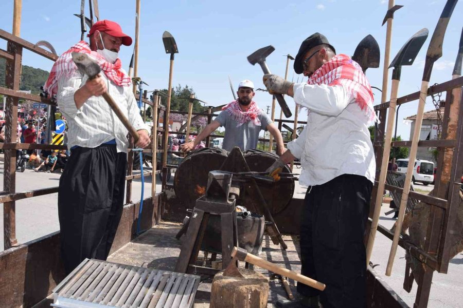 Yörük Göçü Korteji Renkli Görüntülere Sahne Oldu
