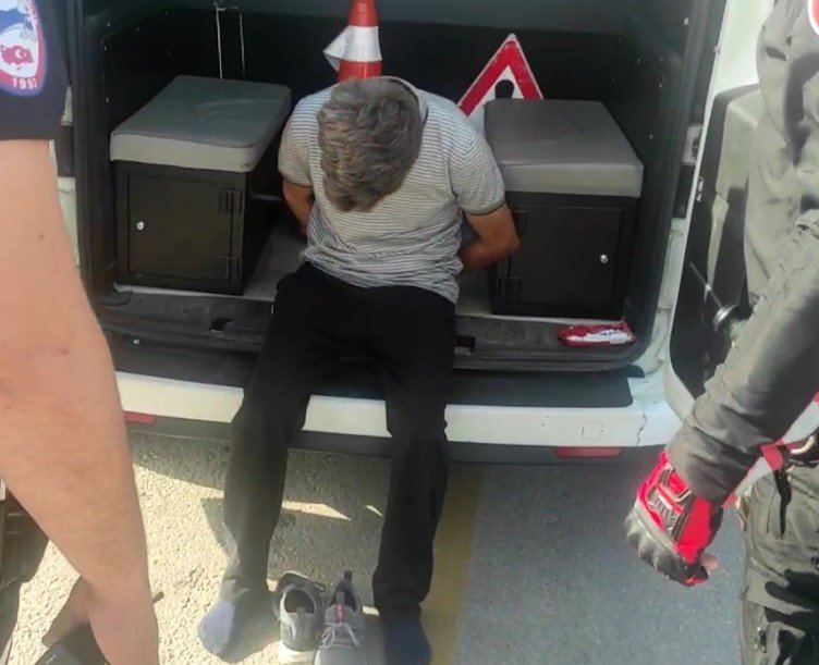 7 Yıl Hapis Cezasıyla Aranan Sürücü Kovalamacada Yakayı Ele Verdi