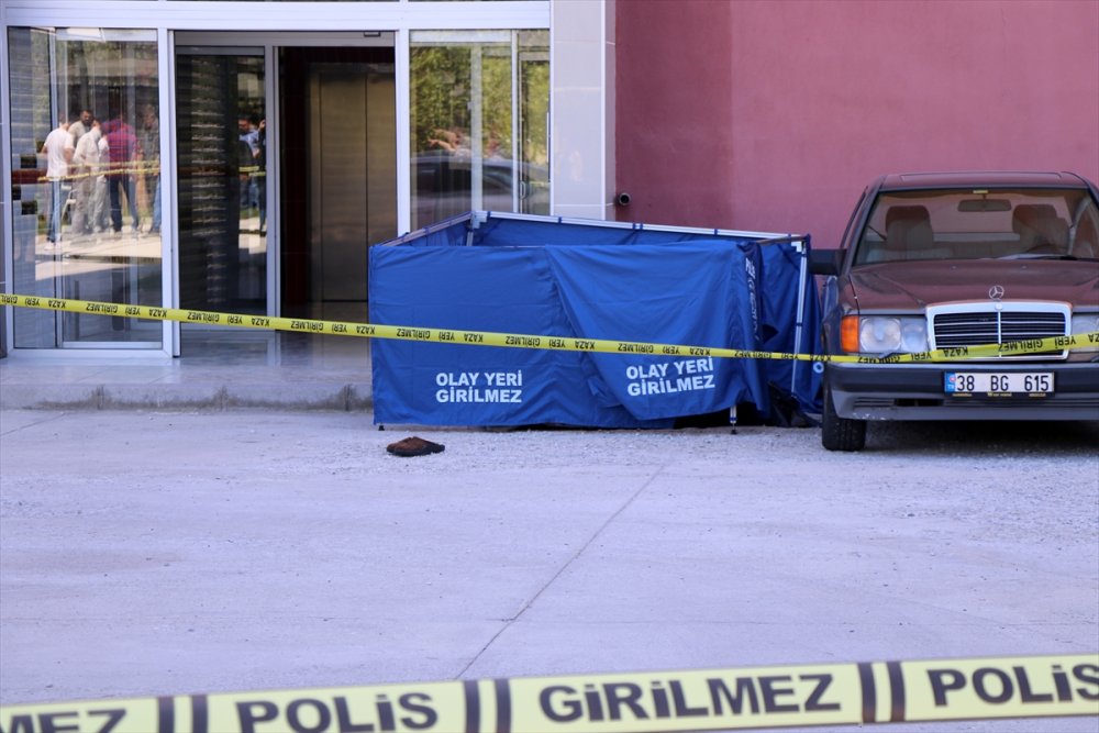 Kayseri'de 10. Kattan Atlayan Zanlı Öldü