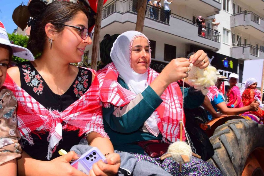 Yörük Göçü Korteji Renkli Görüntülere Sahne Oldu