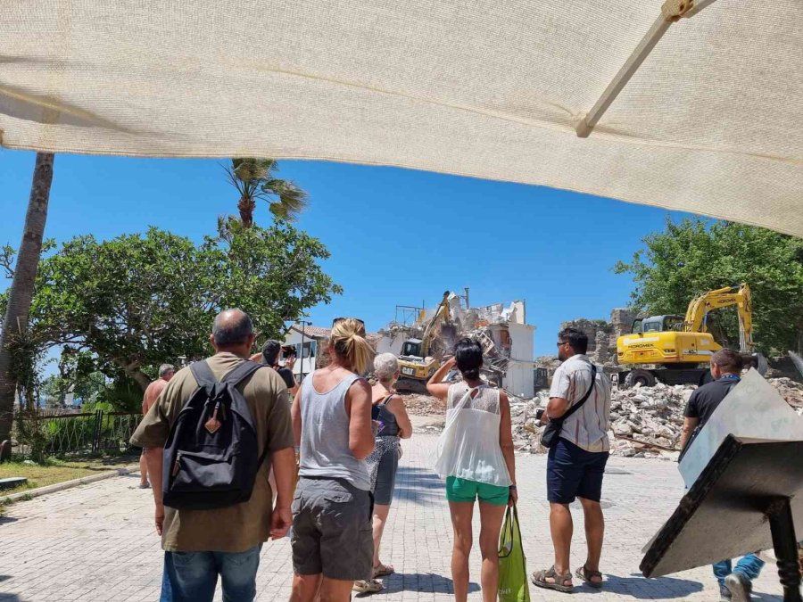 Side Antik Kenti Civarındaki Kaçak Yapılar Yıkılıyor