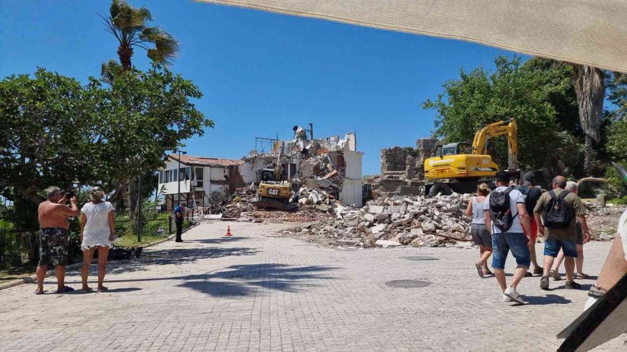 Side Antik Kenti Civarındaki Kaçak Yapılar Yıkılıyor