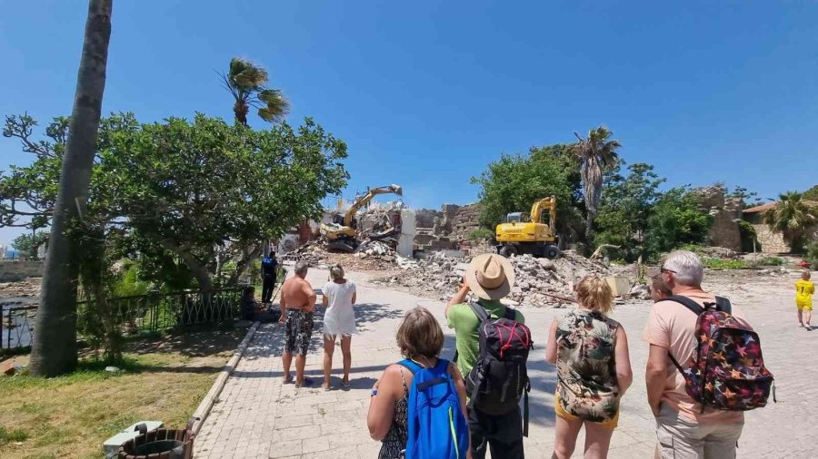 Side Antik Kenti Civarındaki Kaçak Yapılar Yıkılıyor