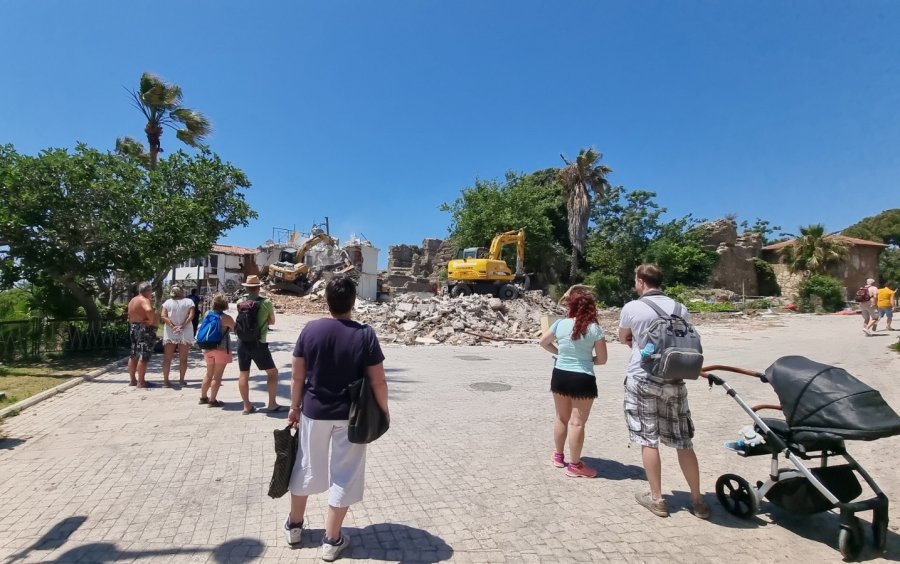 Side Antik Kenti Civarındaki Kaçak Yapılar Yıkılıyor