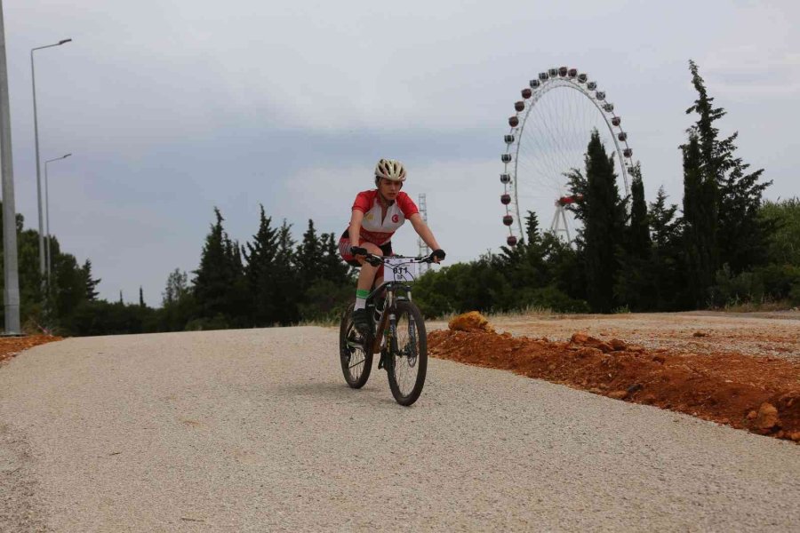 Akdeniz Üniversitesi 3. Üniversitelerarası Dağ Bisikleti Yarışı Düzenlendi
