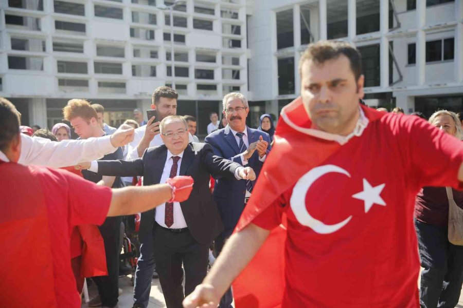 Özel Bireyleri Davul Zurnayla Askere Uğurladılar