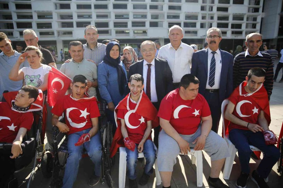 Özel Bireyleri Davul Zurnayla Askere Uğurladılar