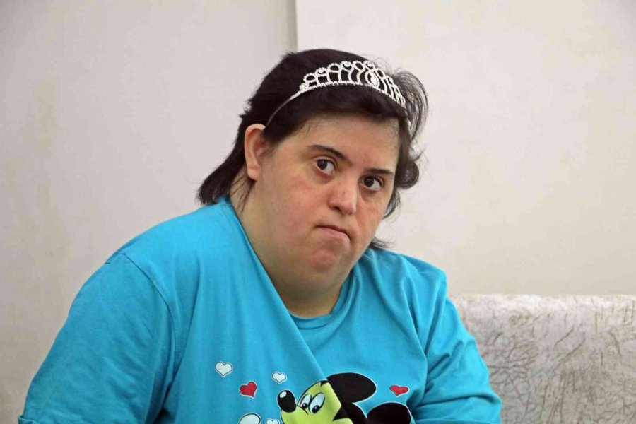 Koca Yürekli Baba, Down Sendromlu Kızının Düğün Hayalini Sokağı Kapatarak Gerçekleştirdi