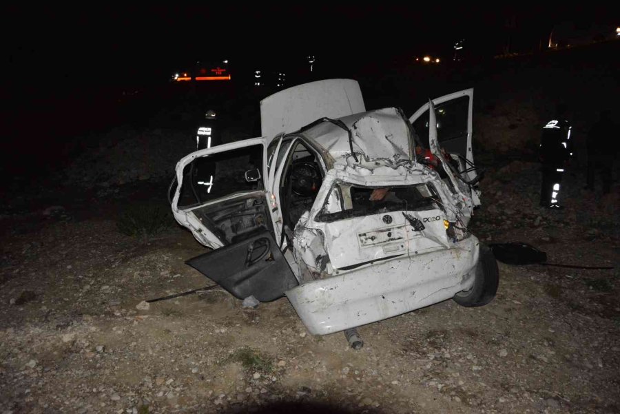 Korkuteli’nde Otomobil Dereye Uçtu: 1 Ölü, 1 Yaralı