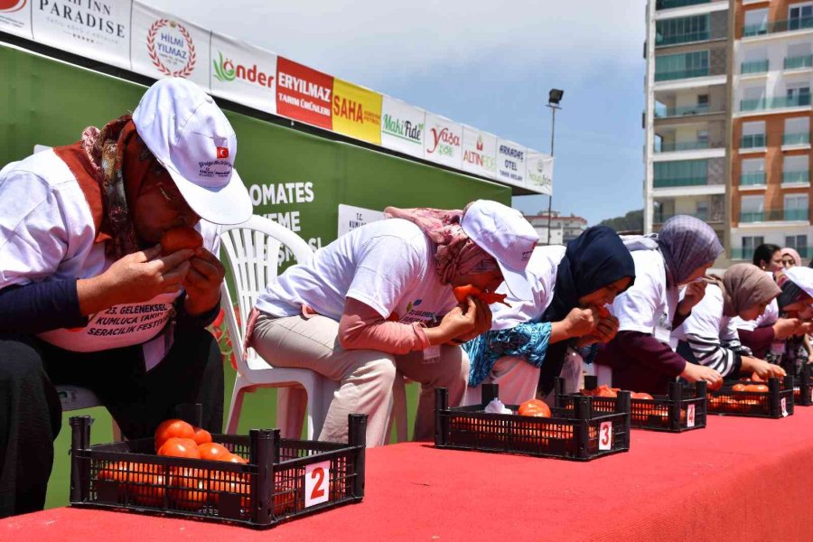 Kumluca’da Kadınlara Özel ‘domates Yeme’ Yarışması