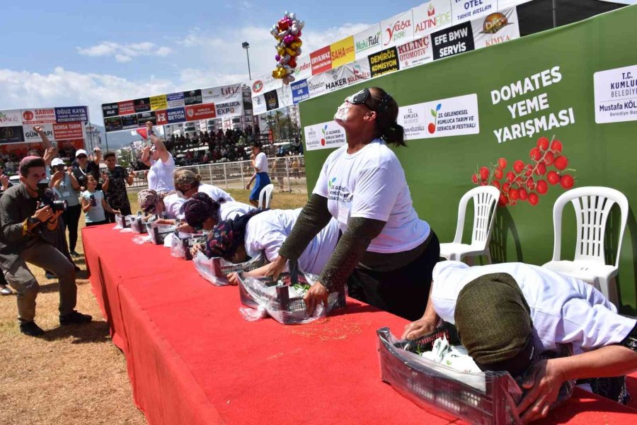 Kumluca’da Kadınlara Özel ‘domates Yeme’ Yarışması