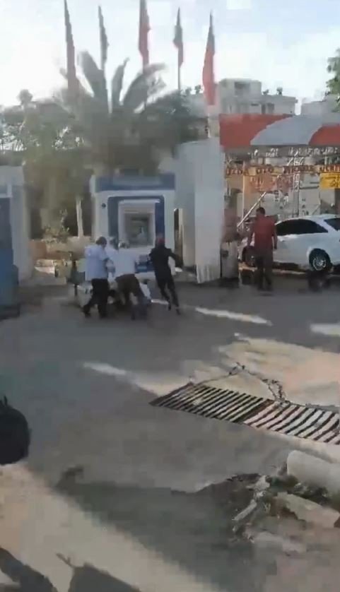 Otobüs Ücretini Yüksek Bulup Şoföre Saldırdı, Linç Edilmekten Yine Yolcular Kurtardı