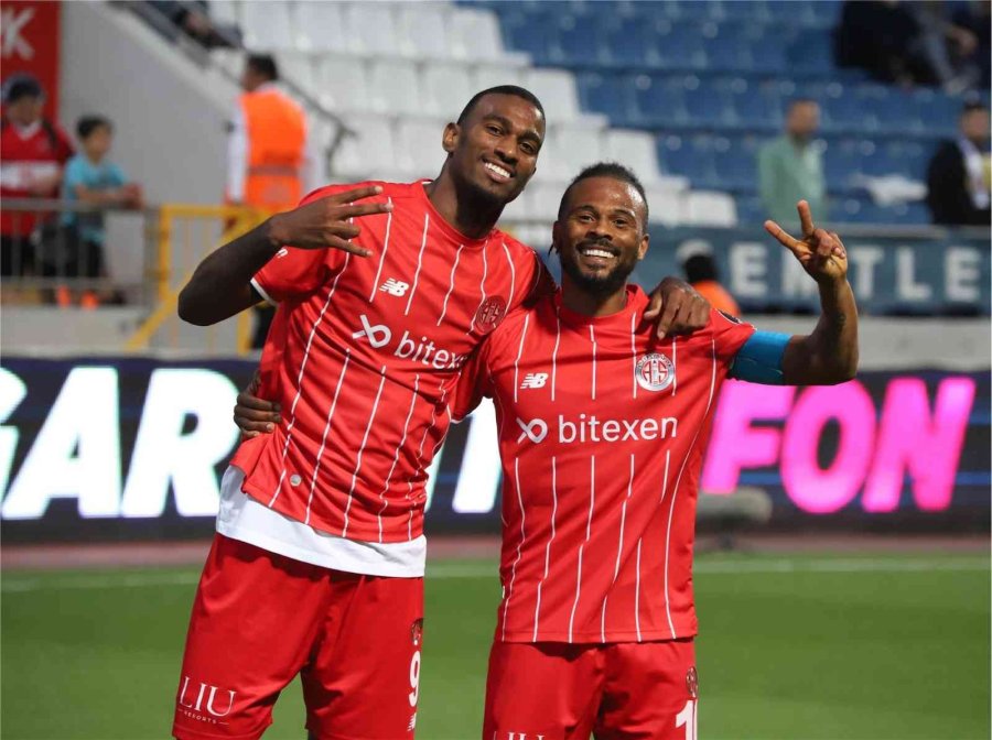Antalyaspor, Yenilmezlik Serisini 15 Maça Yükseltti