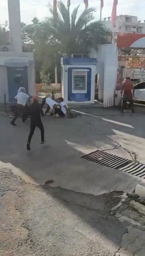 Otobüs Ücretini Yüksek Bulup Şoföre Saldırdı, Linç Edilmekten Yine Yolcular Kurtardı