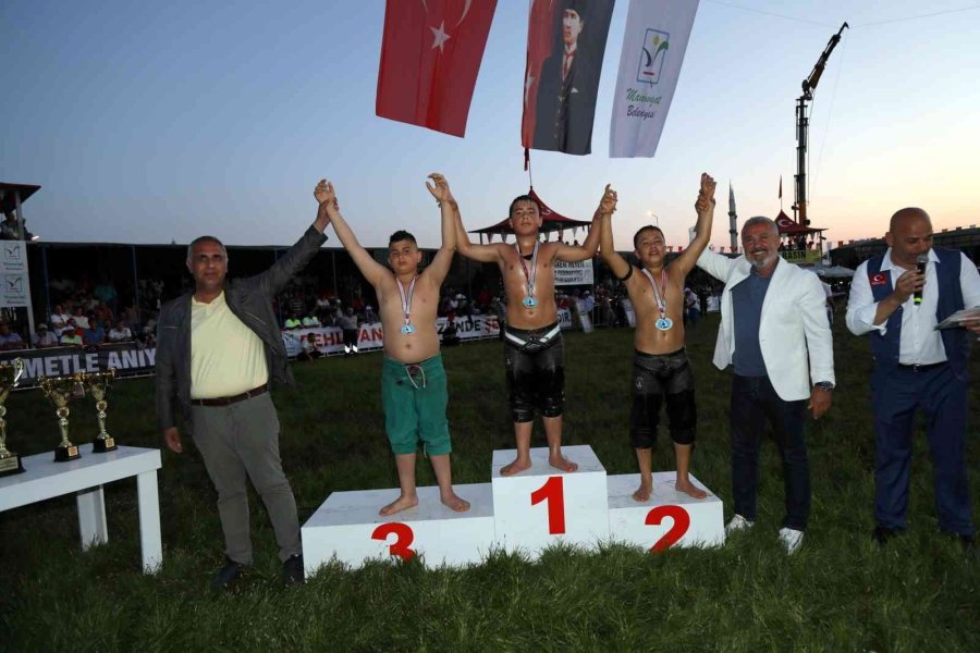 Manavgat Belediyesi Yağlı Güreşleri’nde Başpehlivan Cengizhan Şimşek Oldu