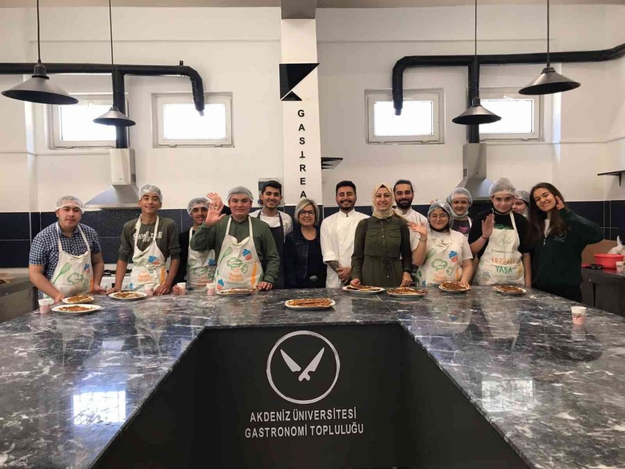 Özel Bireyler, Akdeniz Üniversitesi’nde Pizza Ve Pide Yapmayı Öğrendi