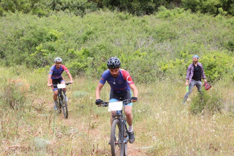 Akdeniz Üniversitesi 3. Üniversitelerarası Dağ Bisikleti Yarışı Düzenlendi