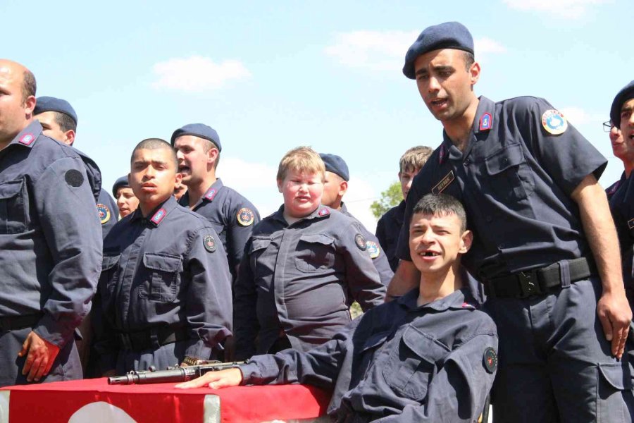 Karaman’da Bir Günlük Askerlik Yapan Engelliler Törenle Yemin Etti