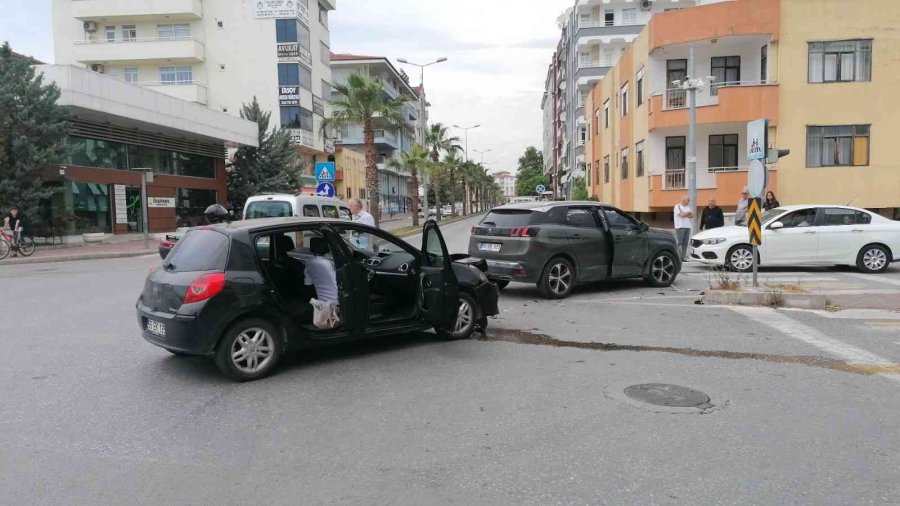 3 Kişinin Yaralandığı Kazada Otomobil Sürücüsü Alkollü Çıktı