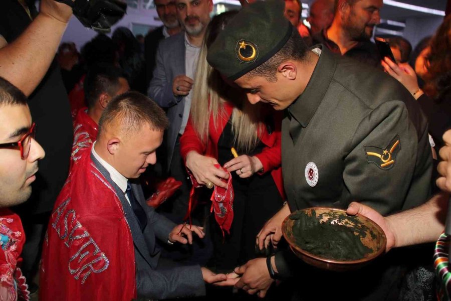 Akşehir Belediyesi’nden Engelli Gençlere Asker Kınası Eğlencesi